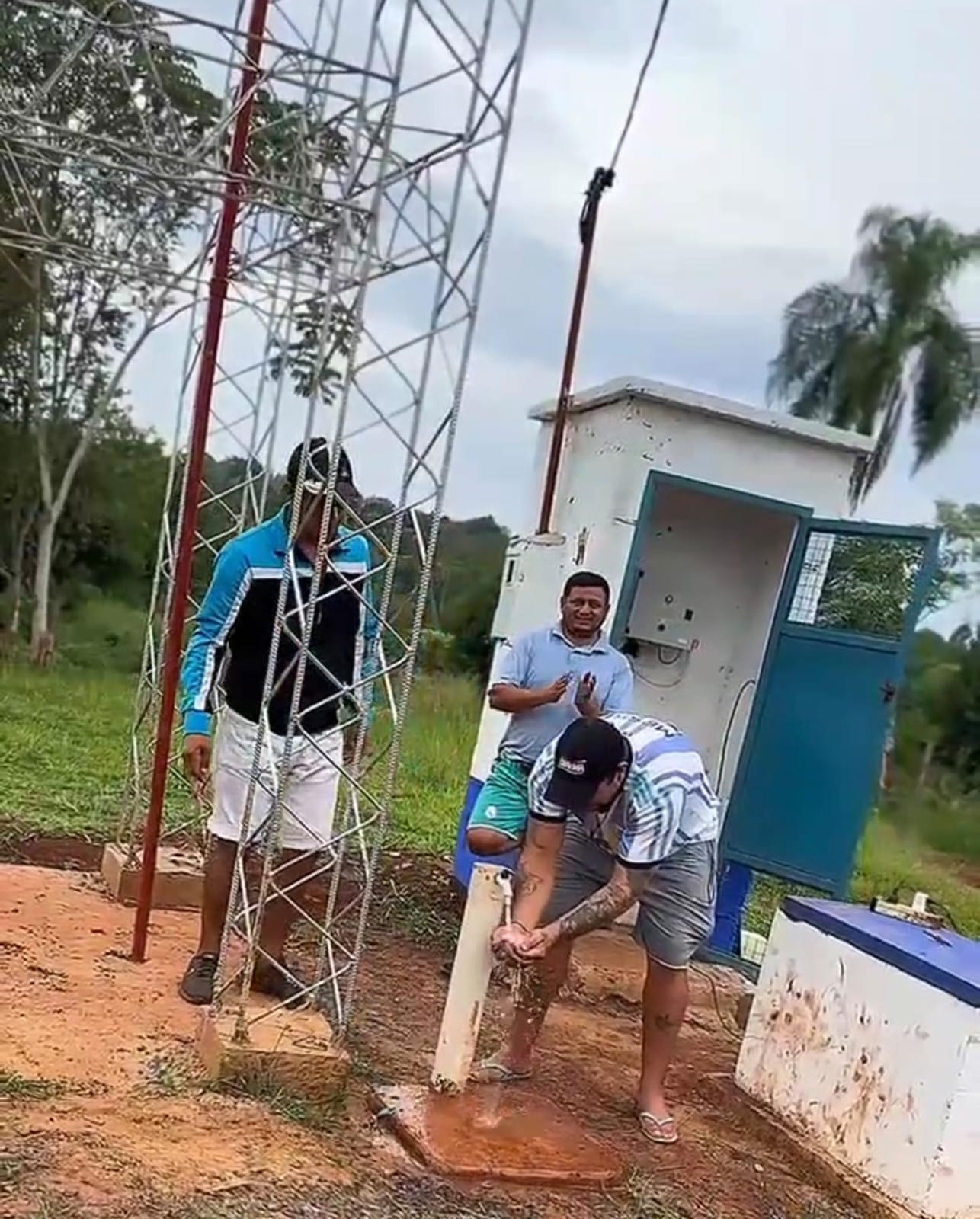 Nuevo sistema de agua potable beneficia a vecinos de tres barrios de Eldorado